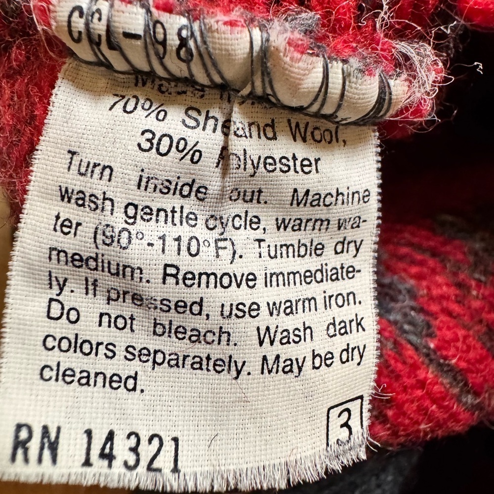 Vintage Puritan Shetland Wool Sweater Men’s L Red Gray Geometric Knit USA Made - Picture 4 of 5